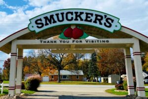 How To Earn $500 A Month From Smucker Stock After Acquisition News – JM Smucker (NYSE:SJM)